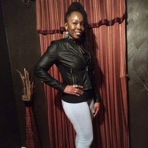 Meet your Posher, Candi